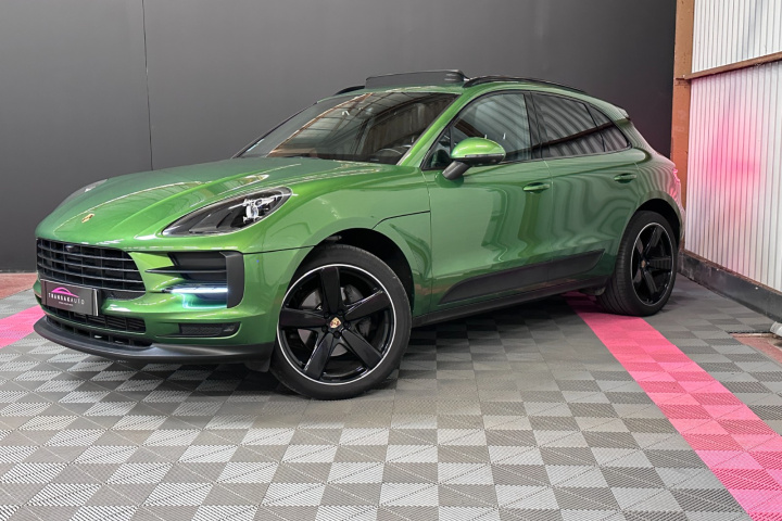 PORSCHE MACAN