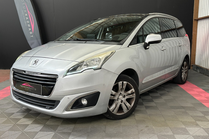 PEUGEOT 5008